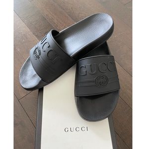 BLACK GUCCI SLIDES